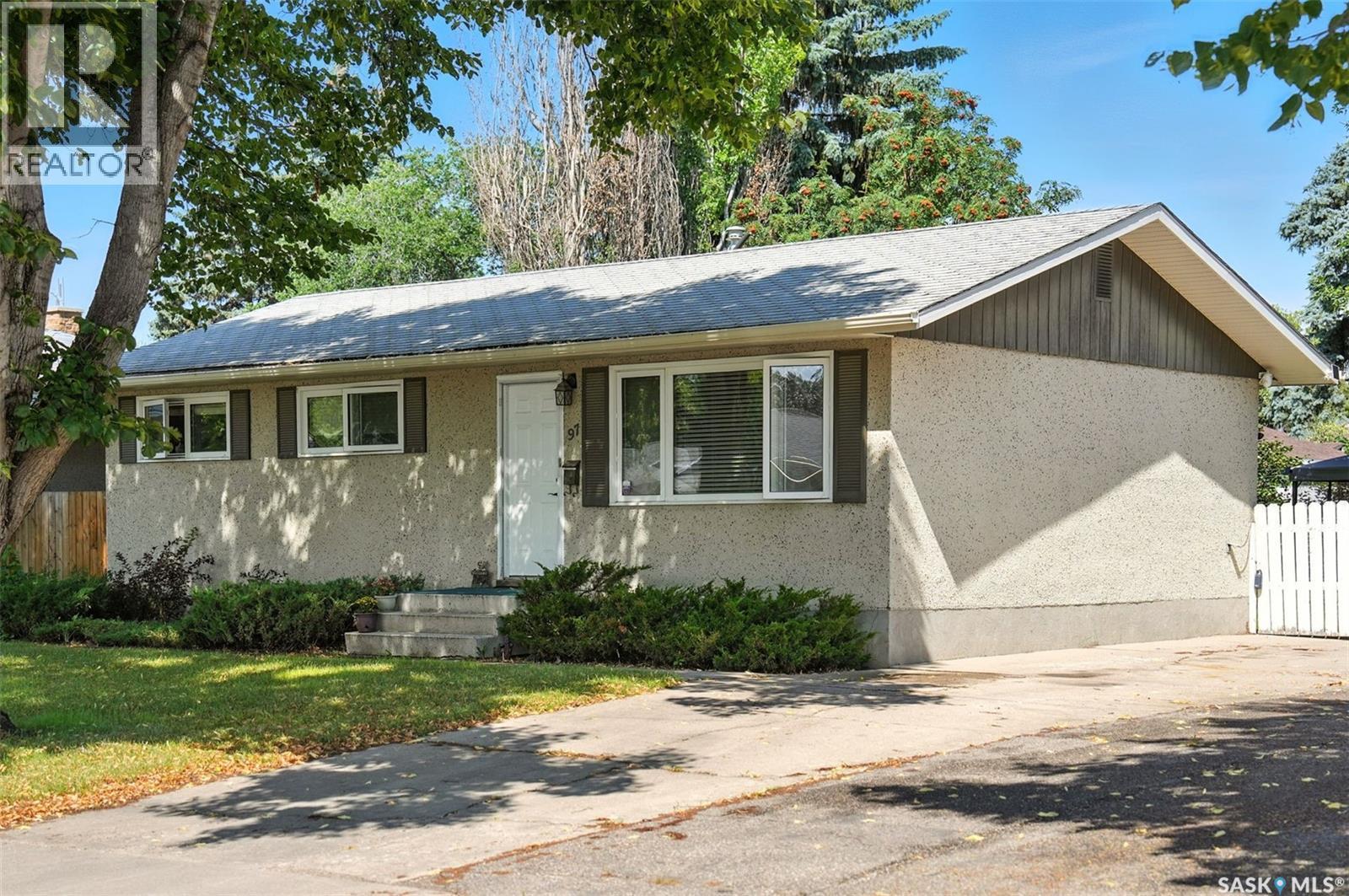 97 Maxwell Crescent, Saskatoon, SK - Outdoor