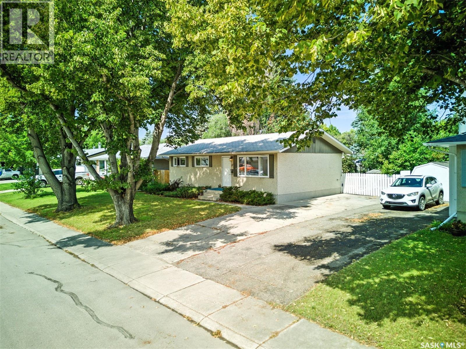 97 Maxwell Crescent, Saskatoon, SK - Outdoor