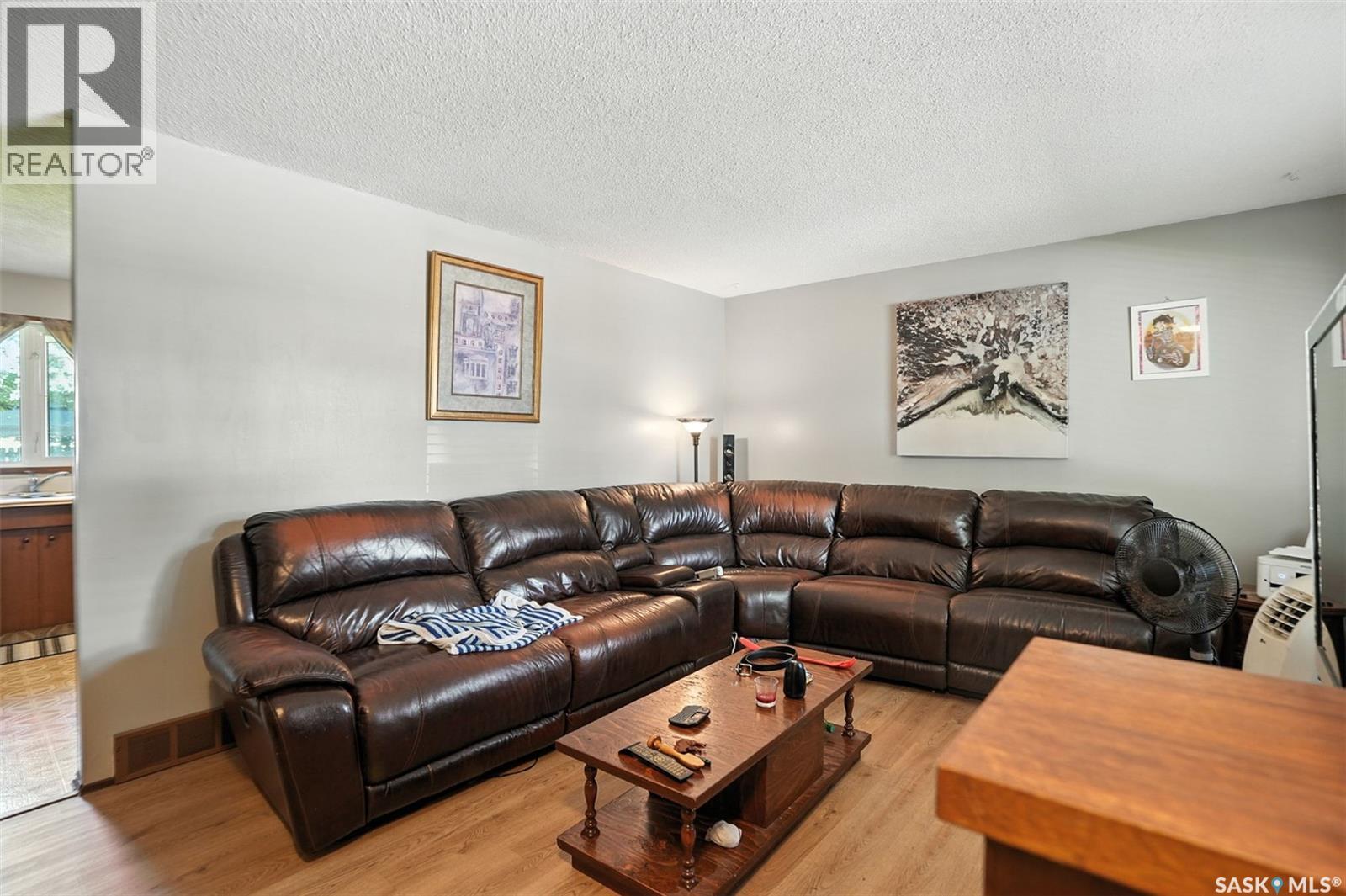 97 Maxwell Crescent, Saskatoon, SK - Indoor Photo Showing Living Room