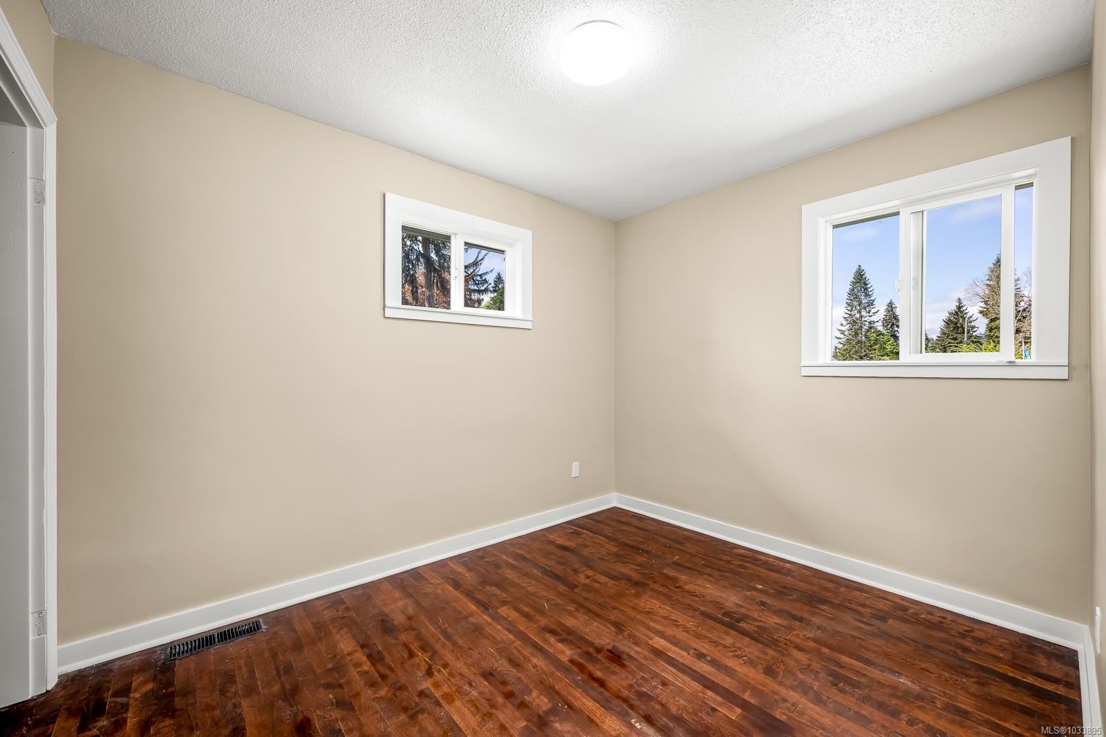 290 Herondale Rd, Royston, BC
