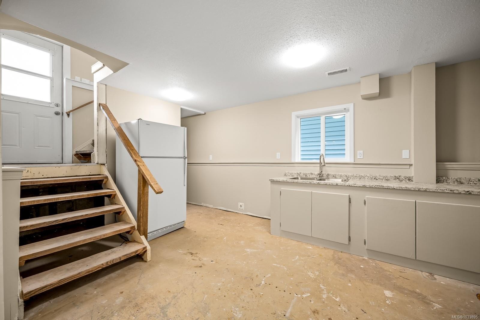 290 Herondale Rd, Royston, BC