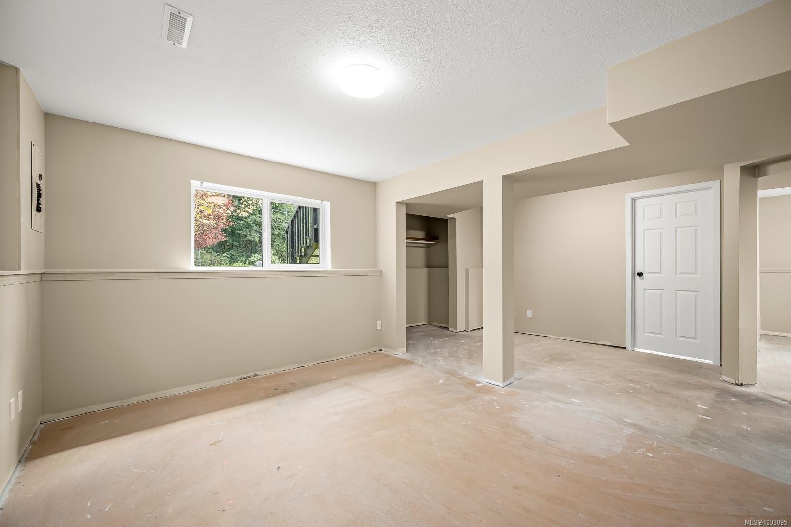 290 Herondale Rd, Royston, BC