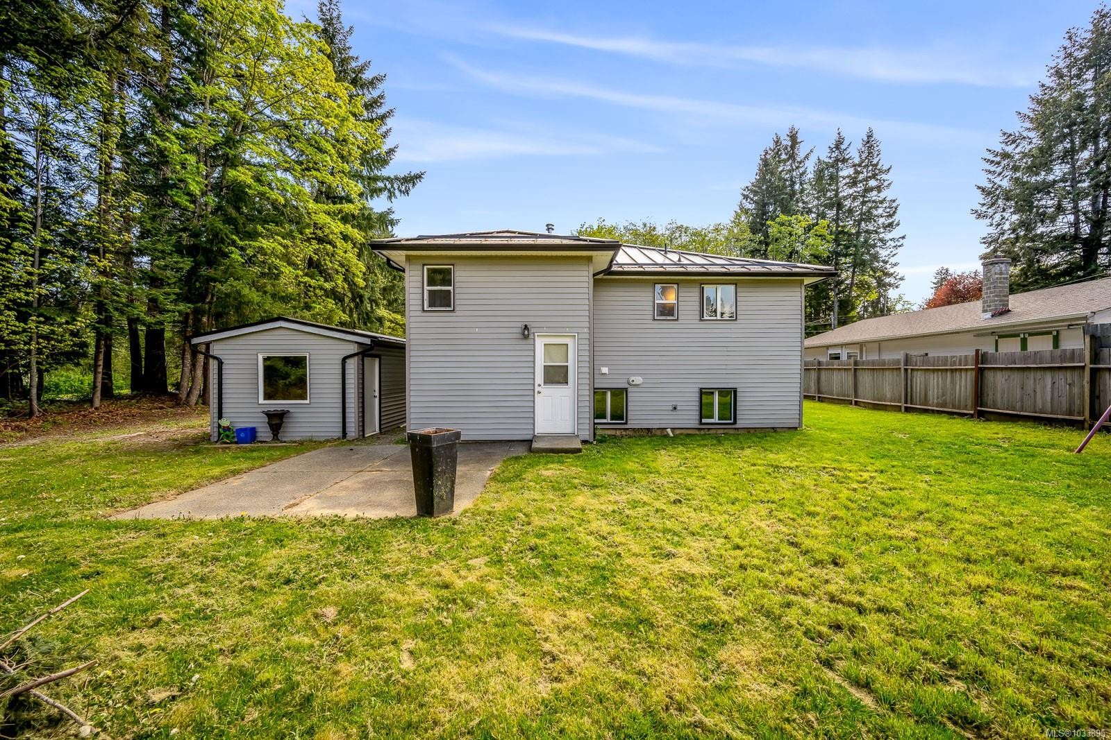 290 Herondale Rd, Royston, BC