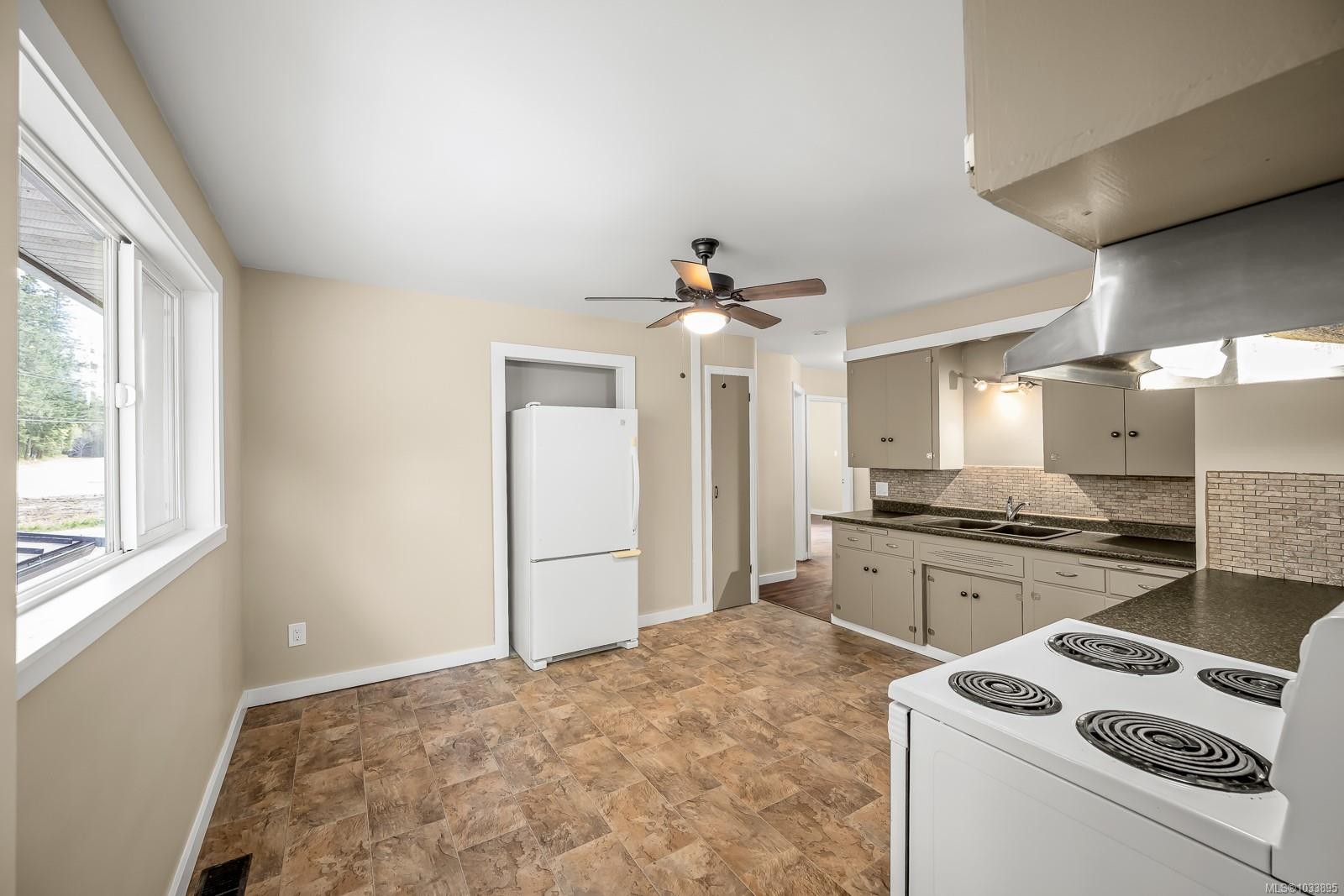 290 Herondale Rd, Royston, BC