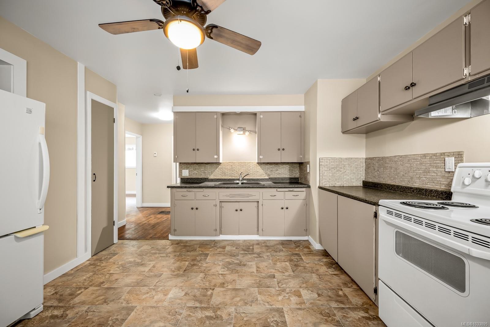 290 Herondale Rd, Royston, BC