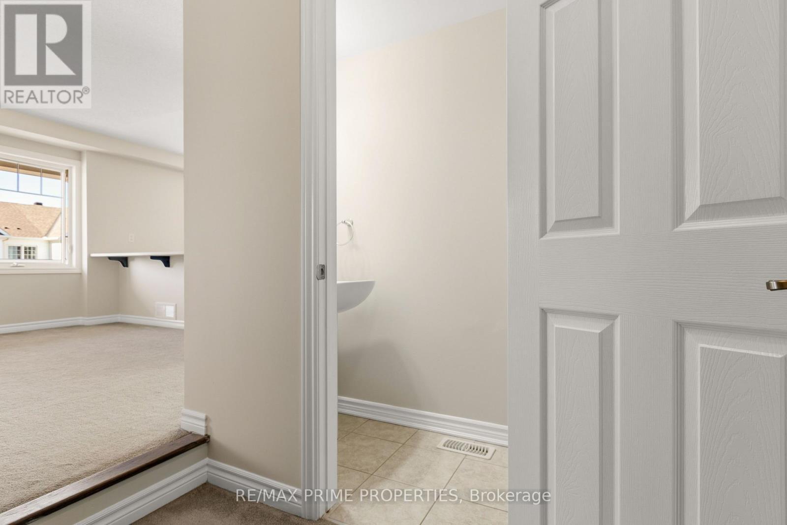 101 Helenium Lane, Ottawa, ON - Indoor Photo Showing Other Room