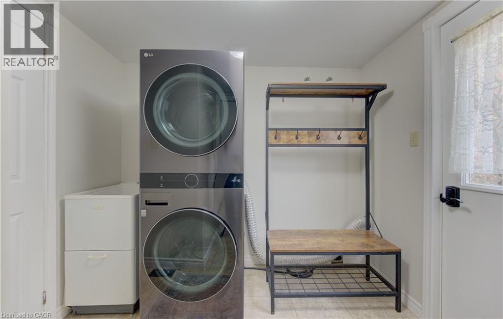 159 Burnett Avenue, Cambridge, ON - Indoor Photo Showing Laundry Room
