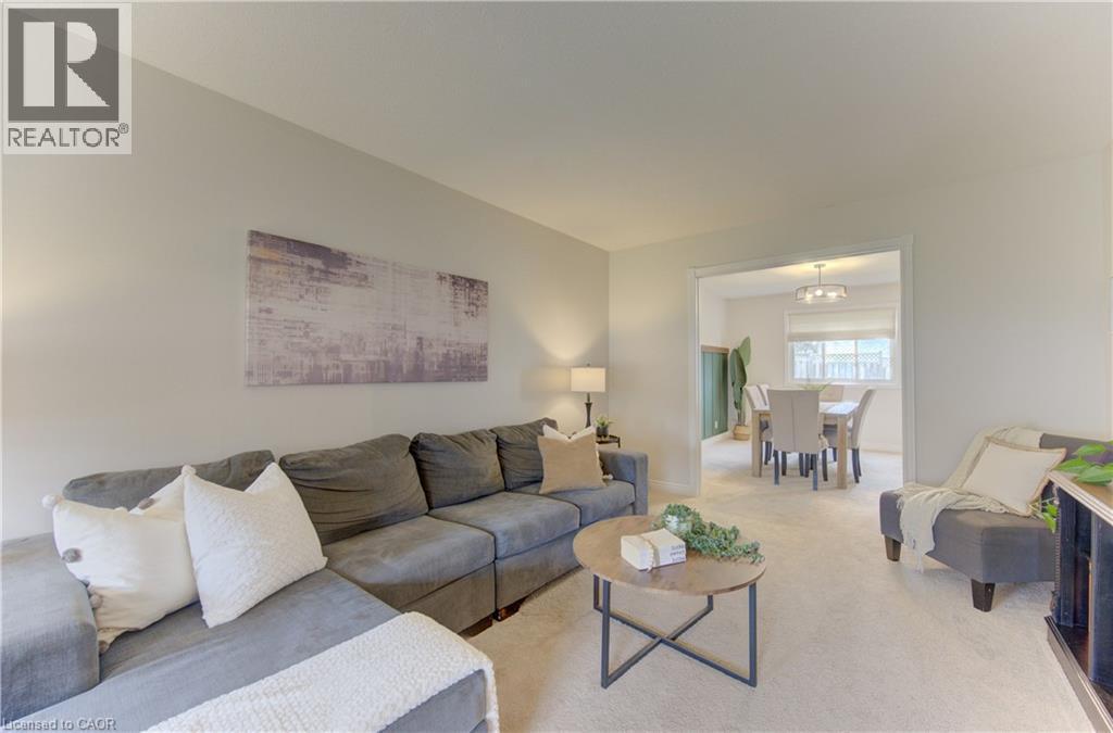 159 Burnett Avenue, Cambridge, ON - Indoor Photo Showing Living Room