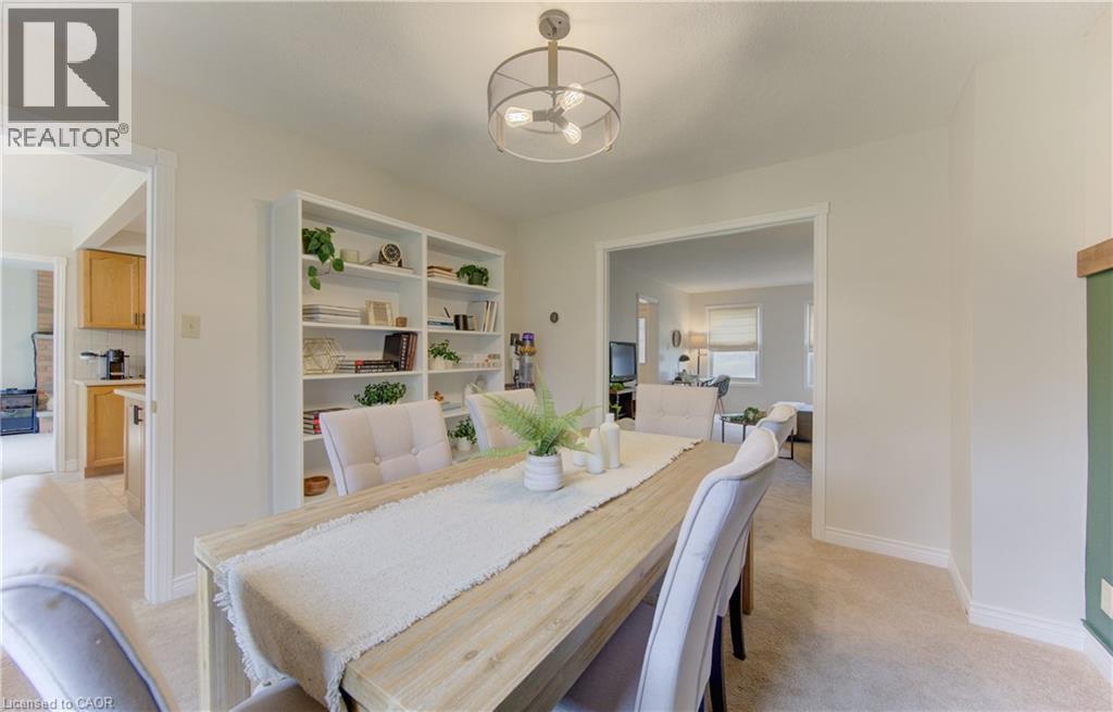159 Burnett Avenue, Cambridge, ON - Indoor Photo Showing Dining Room