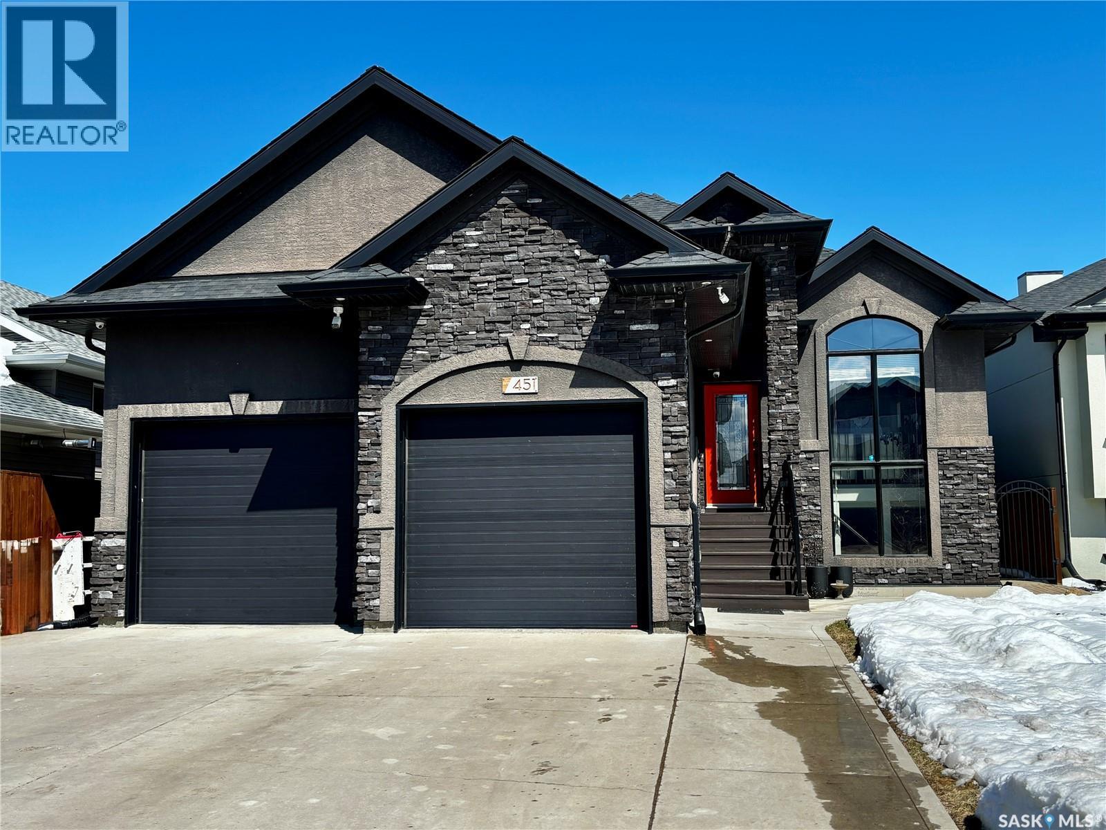 451 Hastings Crescent, Saskatoon, SK - Outdoor With Facade