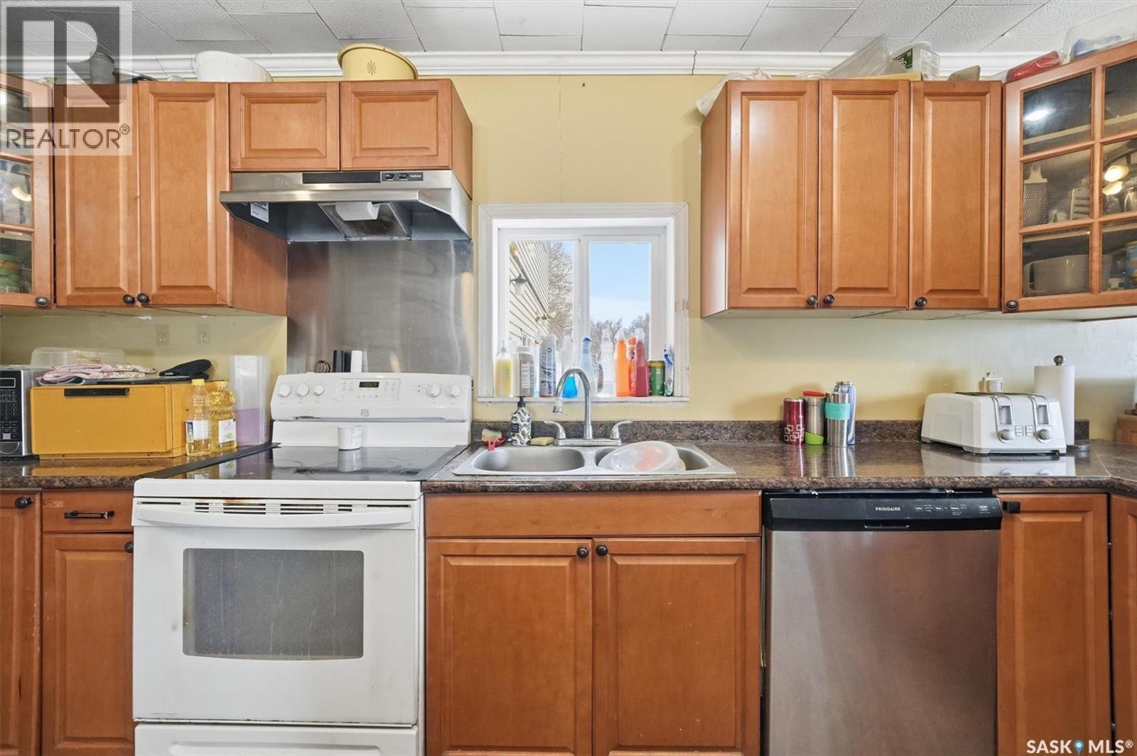 Waycott Acreage, Vanscoy Rm No. 345, SK - Indoor Photo Showing Kitchen With Double Sink