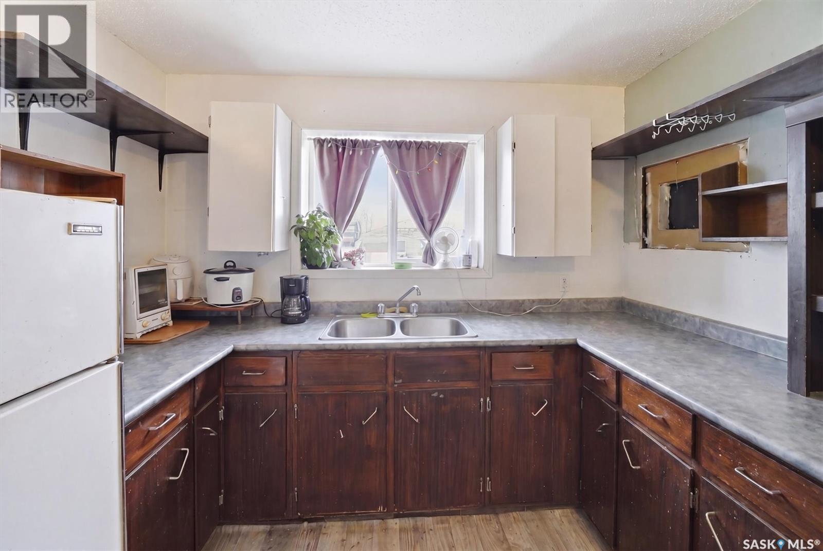Waycott Acreage, Vanscoy Rm No. 345, SK - Indoor Photo Showing Kitchen With Double Sink
