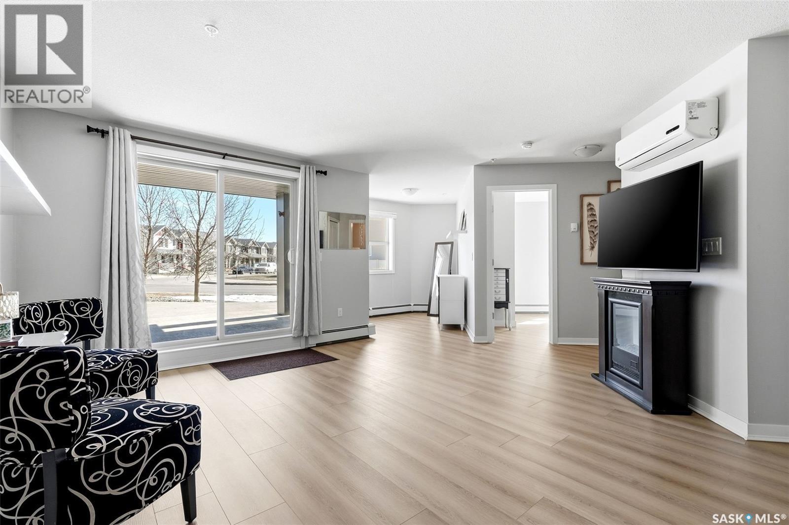 1115 5500 Mitchinson Way, Regina, SK - Indoor Photo Showing Living Room