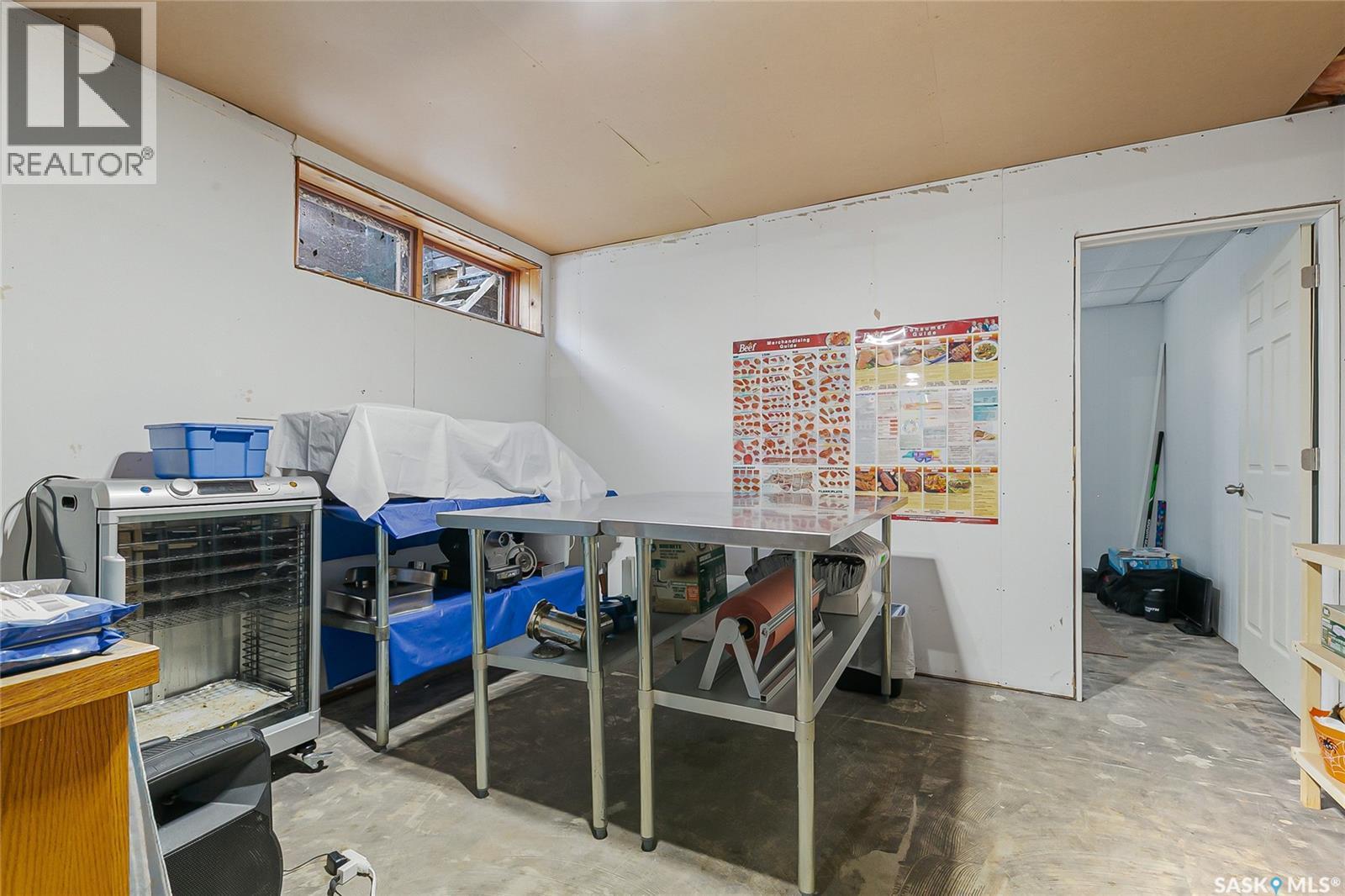 155 Broad Street, Lumsden, SK - Indoor