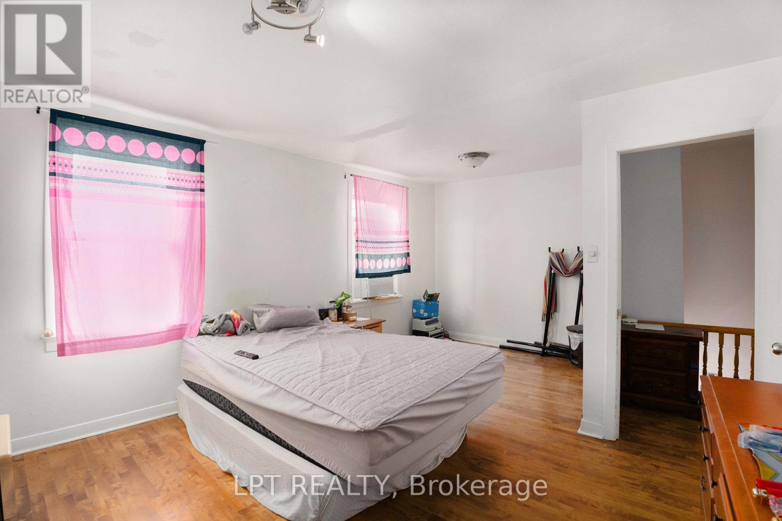 257 Parkdale Avenue, Ottawa, ON - Indoor Photo Showing Bedroom