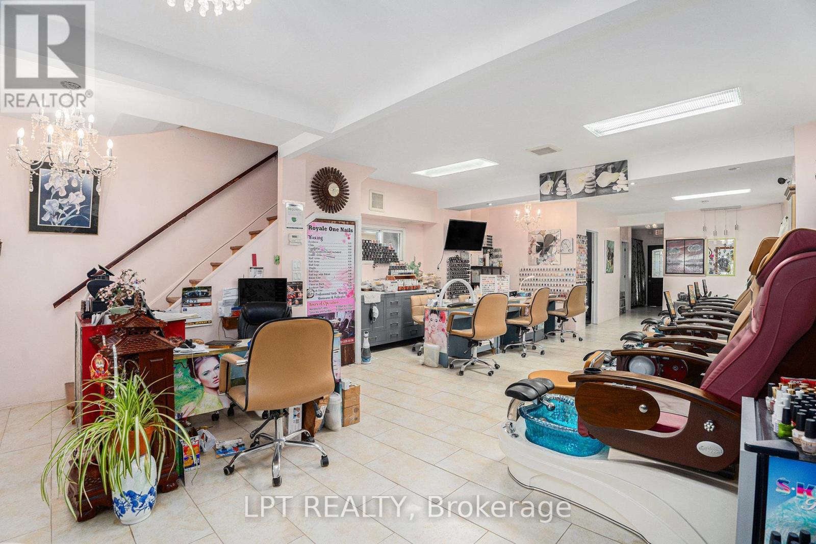 257 Parkdale Avenue, Ottawa, ON - Indoor Photo Showing Other Room