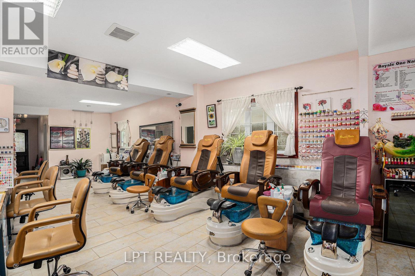 257 Parkdale Avenue, Ottawa, ON - Indoor Photo Showing Other Room