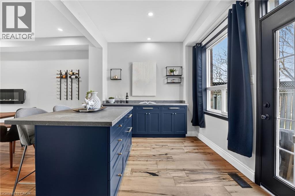 62 Moore Crescent, Ancaster, ON - Indoor Photo Showing Kitchen