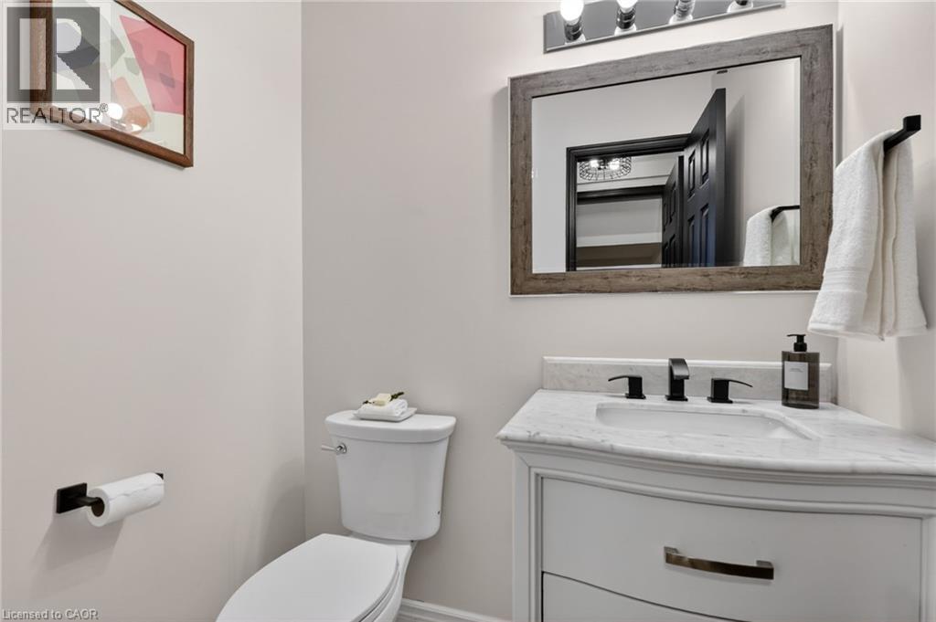 62 Moore Crescent, Ancaster, ON - Indoor Photo Showing Bathroom