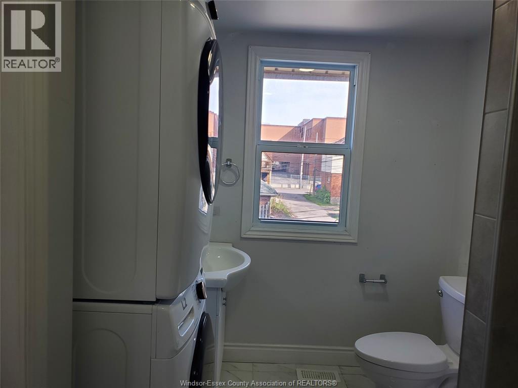 348 Caroline, Windsor, ON - Indoor
