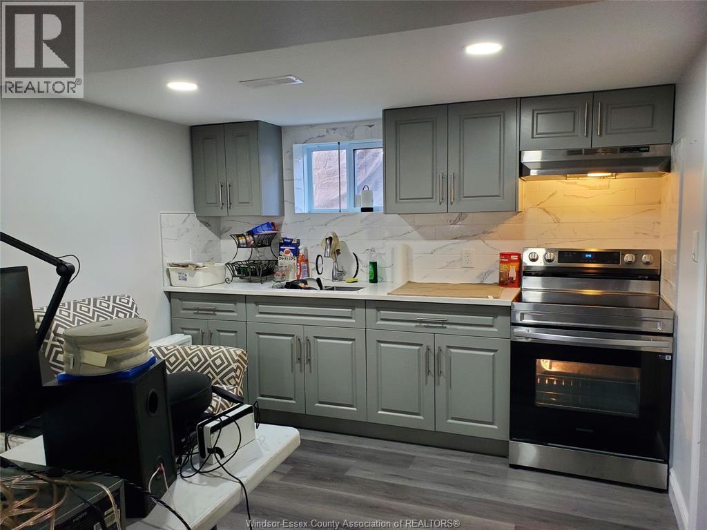 348 Caroline, Windsor, ON - Indoor Photo Showing Kitchen