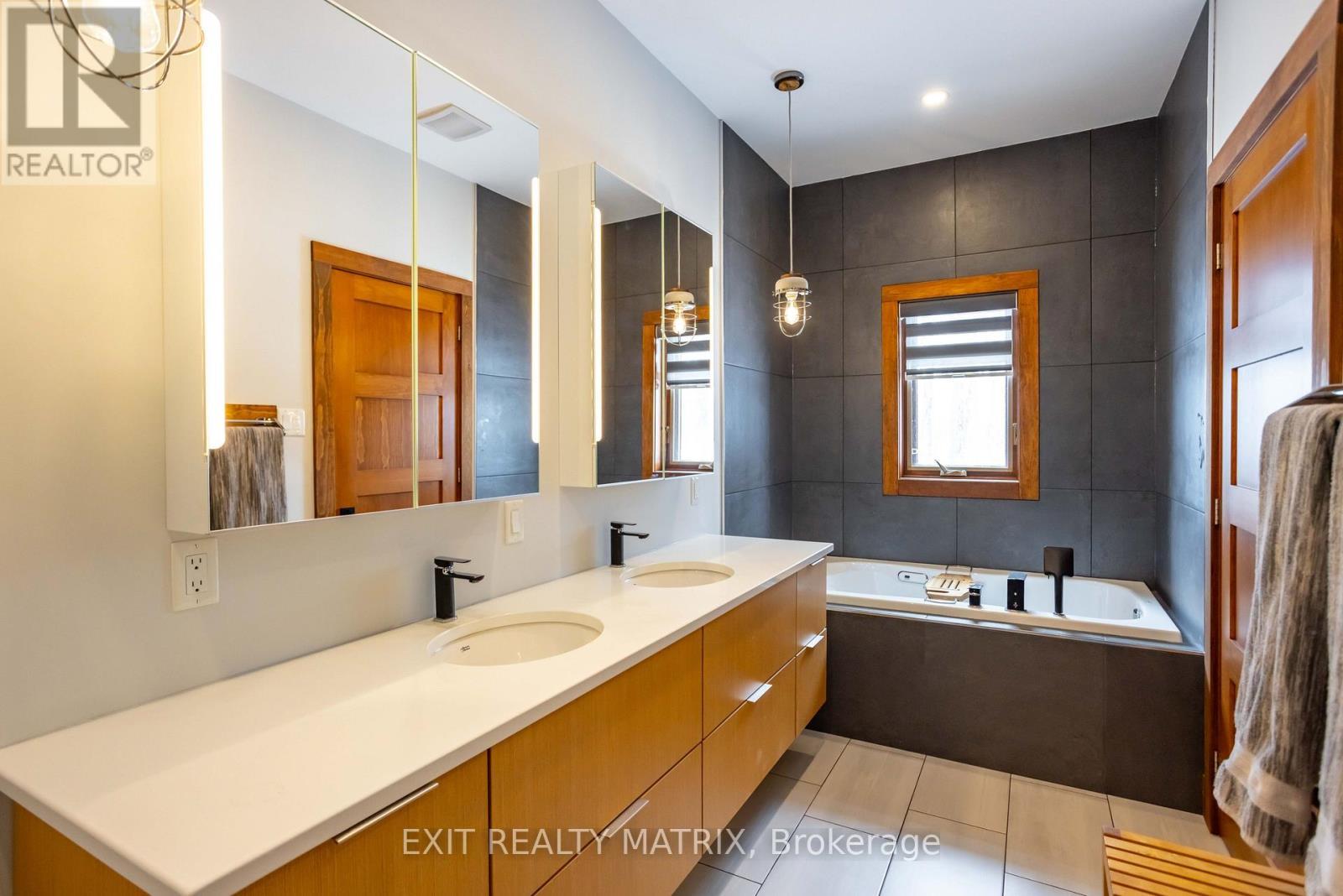 2191 Cassburn Road, Champlain, ON - Indoor Photo Showing Bathroom