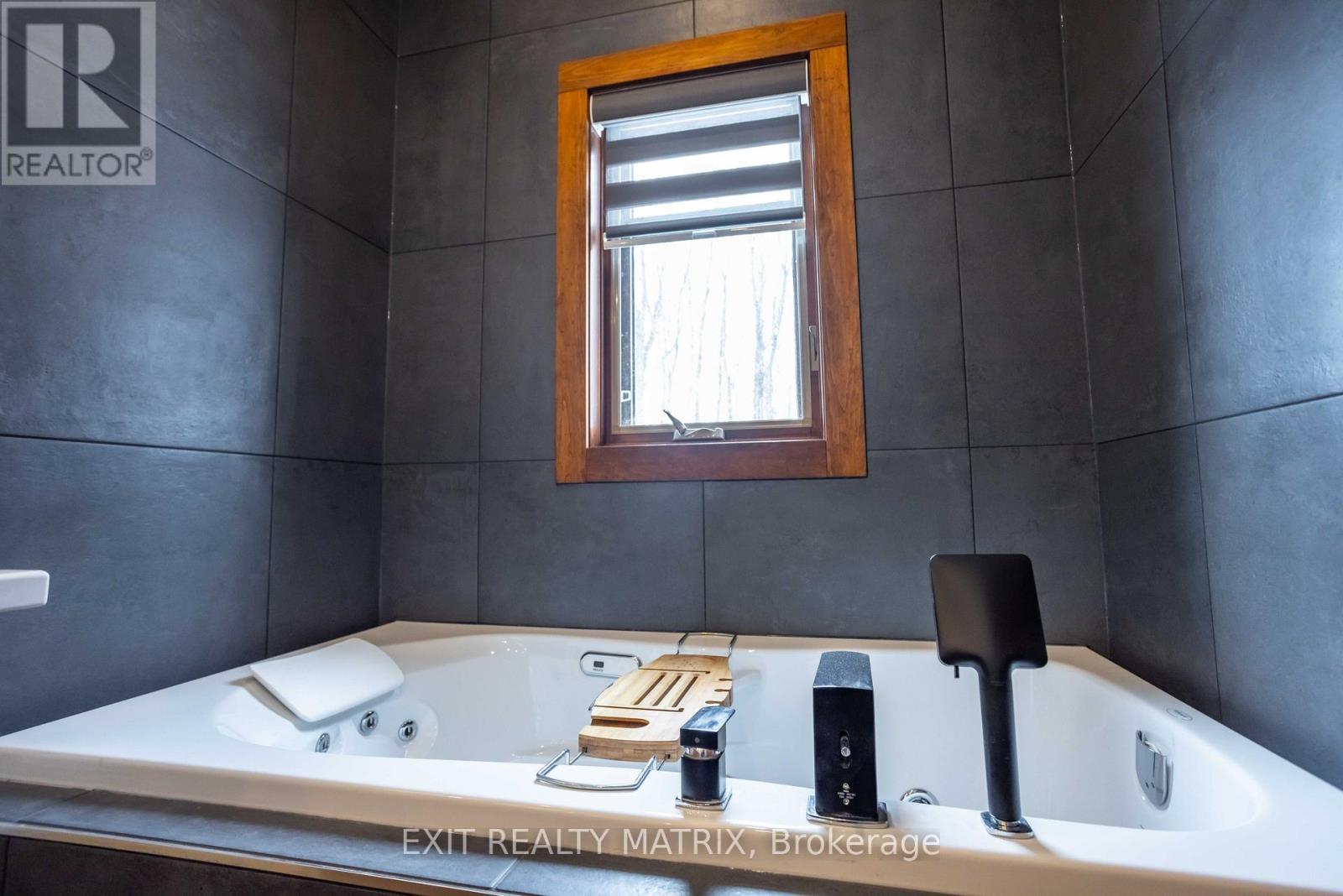 2191 Cassburn Road, Champlain, ON - Indoor Photo Showing Bathroom