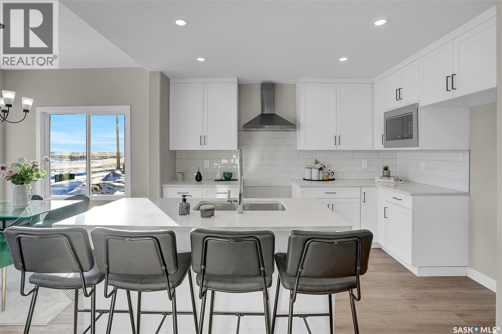 414 Leskiw Bend, Saskatoon, SK - Indoor Photo Showing Kitchen