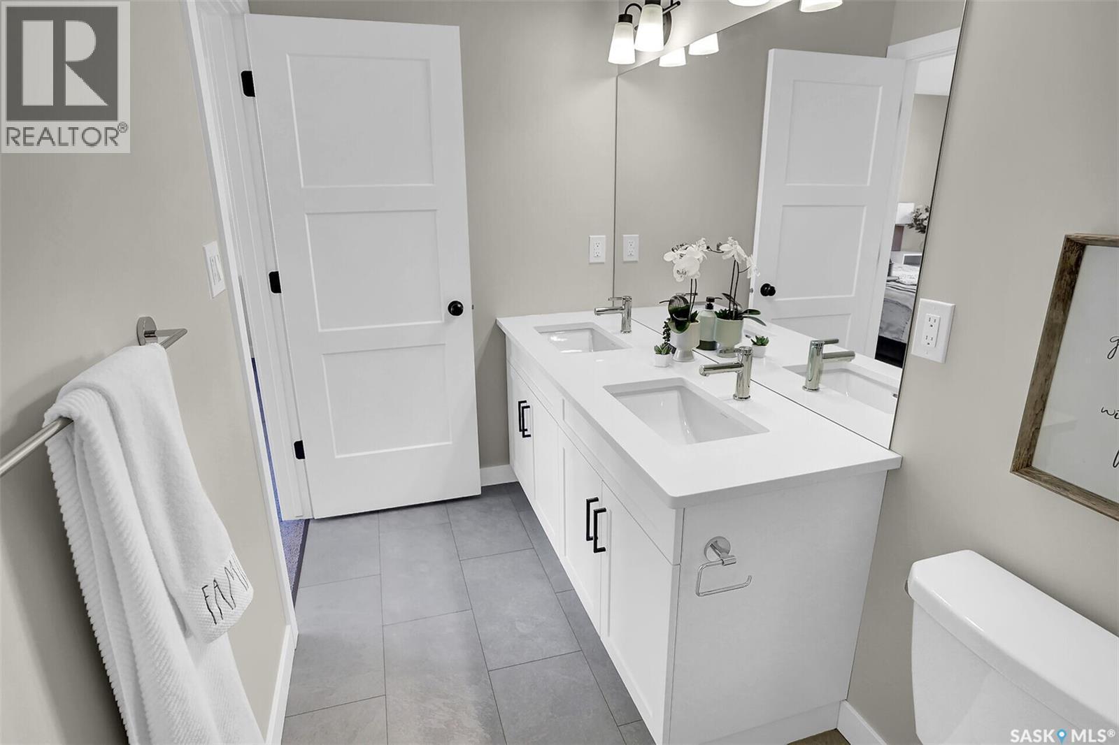 414 Leskiw Bend, Saskatoon, SK - Indoor Photo Showing Bathroom