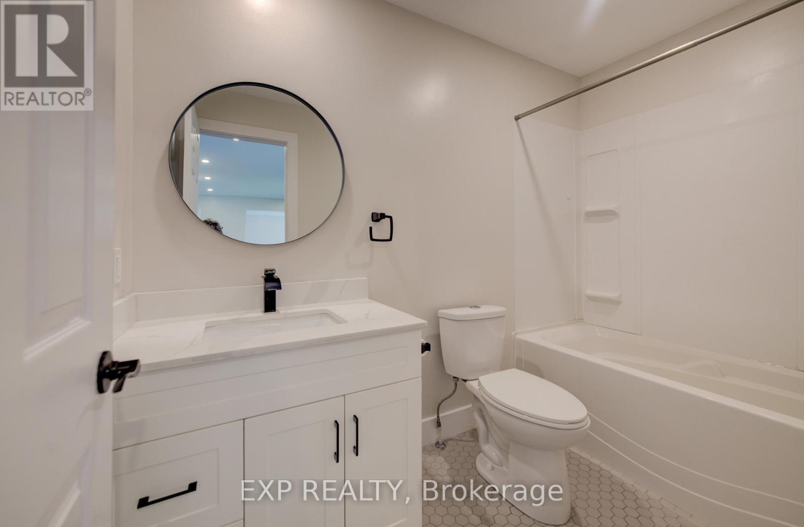 361 Prospect Avenue, Kitchener, ON - Indoor Photo Showing Bathroom