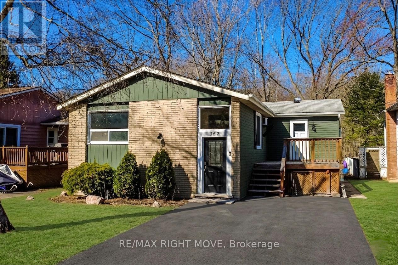 Photo is Digtially Staged. - 162 Pratt Crescent, Gravenhurst, ON - Outdoor