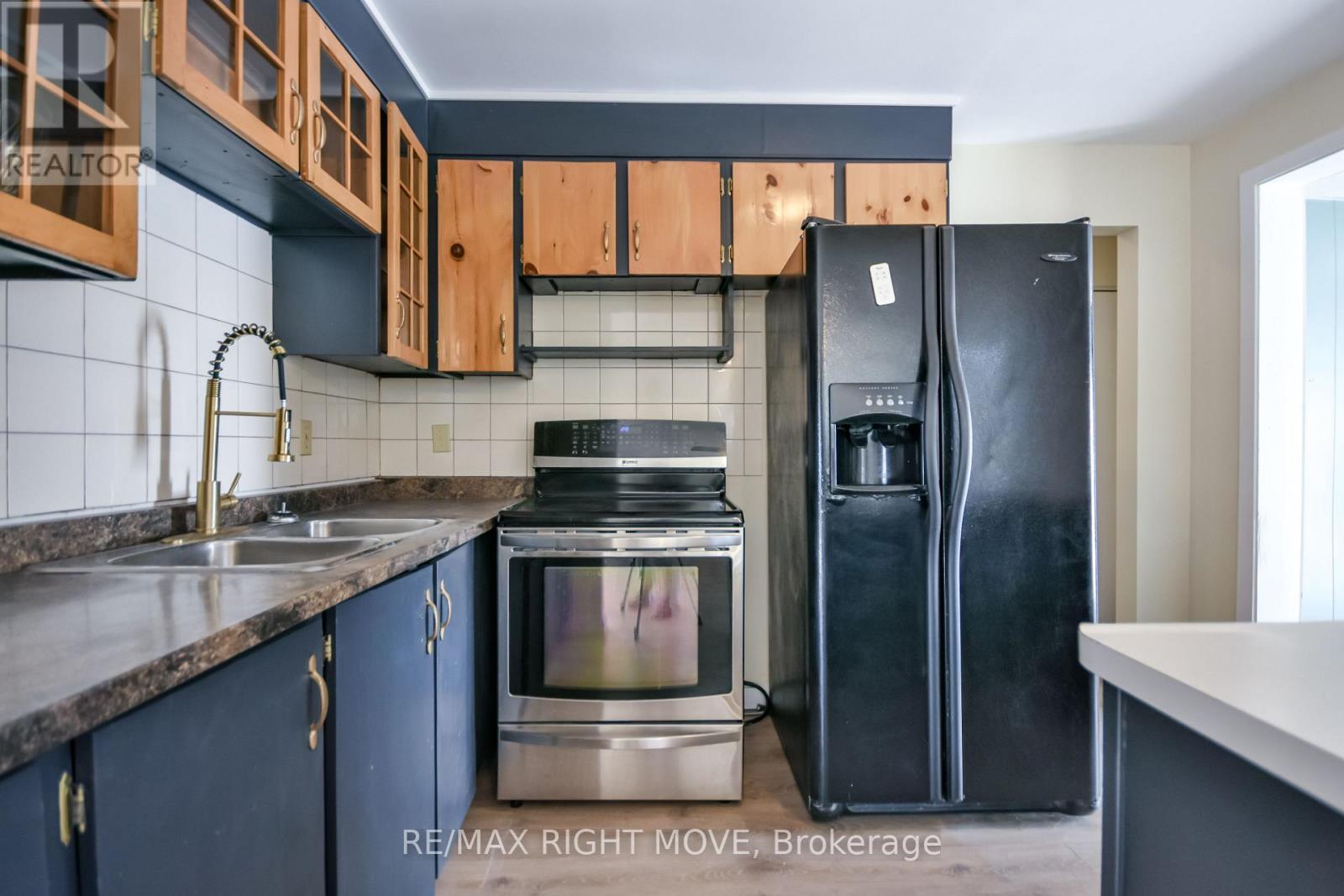 162 Pratt Crescent, Gravenhurst, ON - Indoor Photo Showing Kitchen With Double Sink
