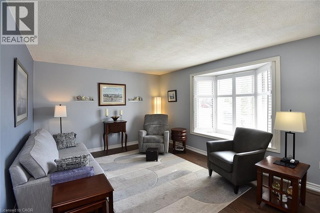 181 Lawnhurst Drive, Hamilton, ON - Indoor Photo Showing Living Room