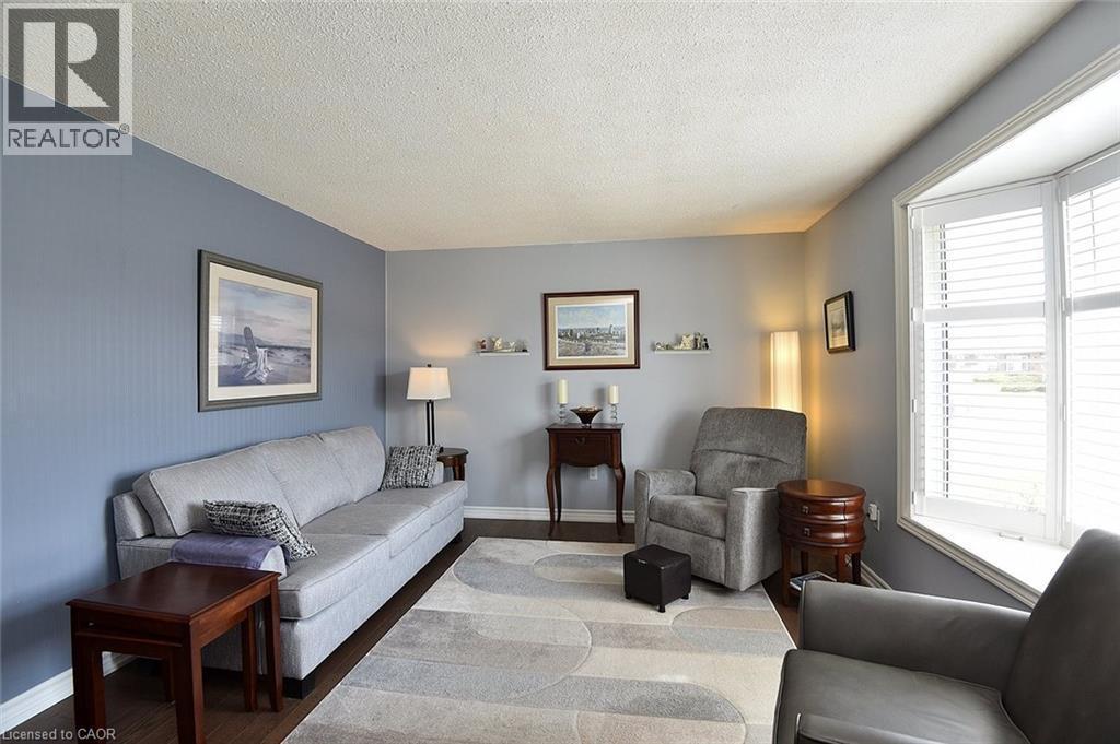181 Lawnhurst Drive, Hamilton, ON - Indoor Photo Showing Living Room