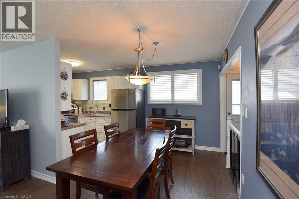 181 Lawnhurst Drive, Hamilton, ON - Indoor Photo Showing Dining Room