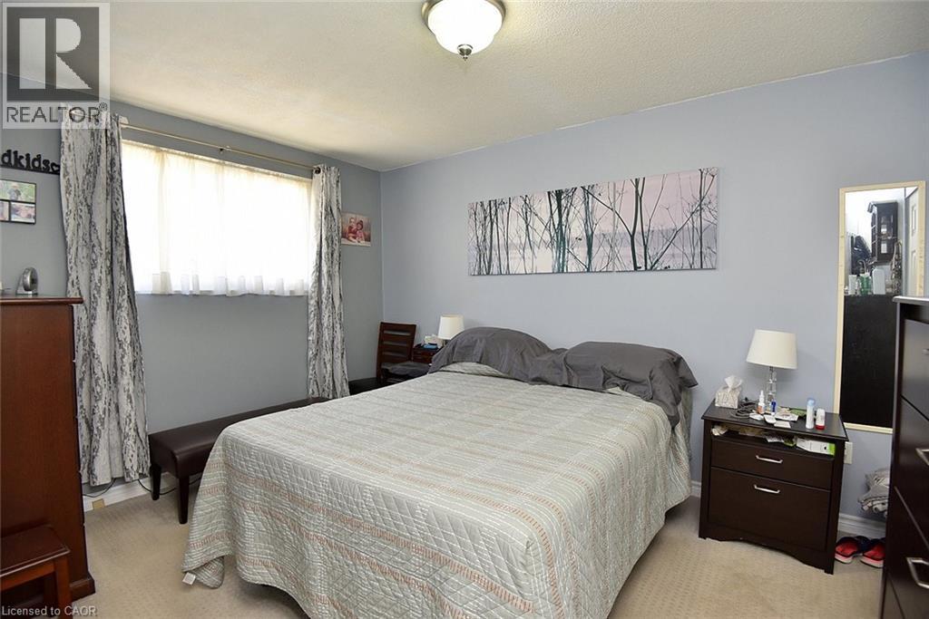 181 Lawnhurst Drive, Hamilton, ON - Indoor Photo Showing Bedroom