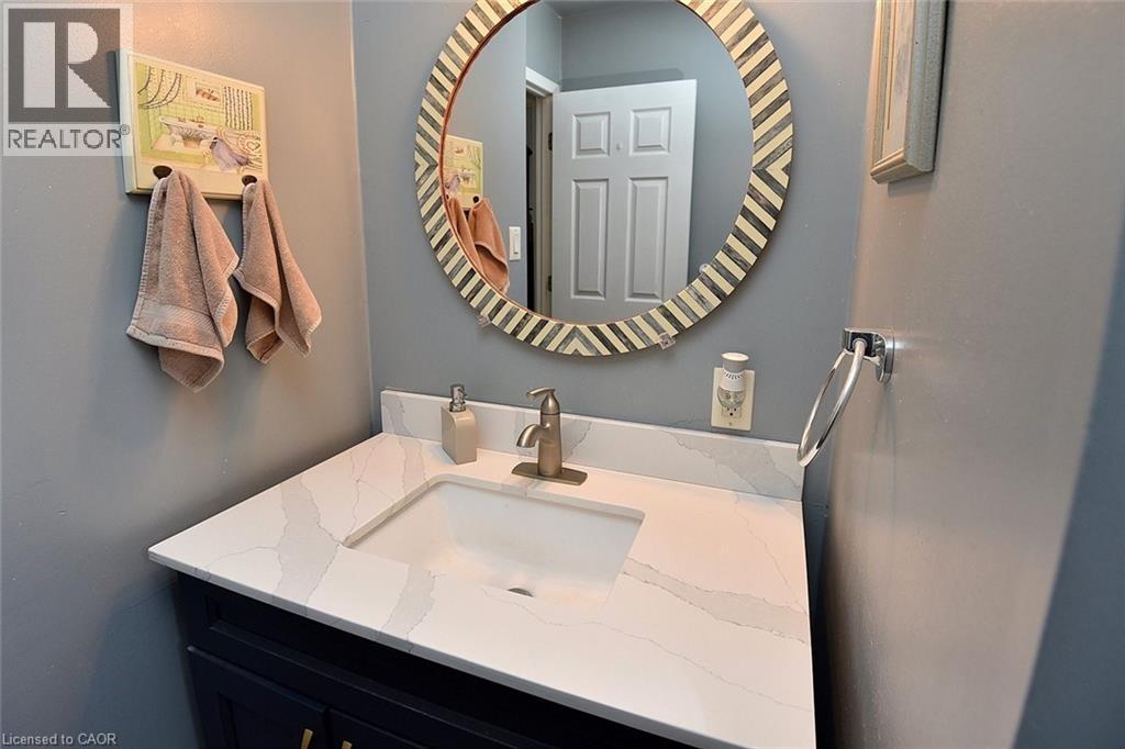181 Lawnhurst Drive, Hamilton, ON - Indoor Photo Showing Bathroom