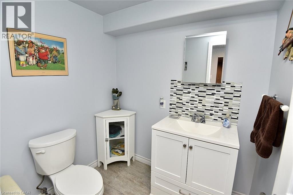 181 Lawnhurst Drive, Hamilton, ON - Indoor Photo Showing Bathroom