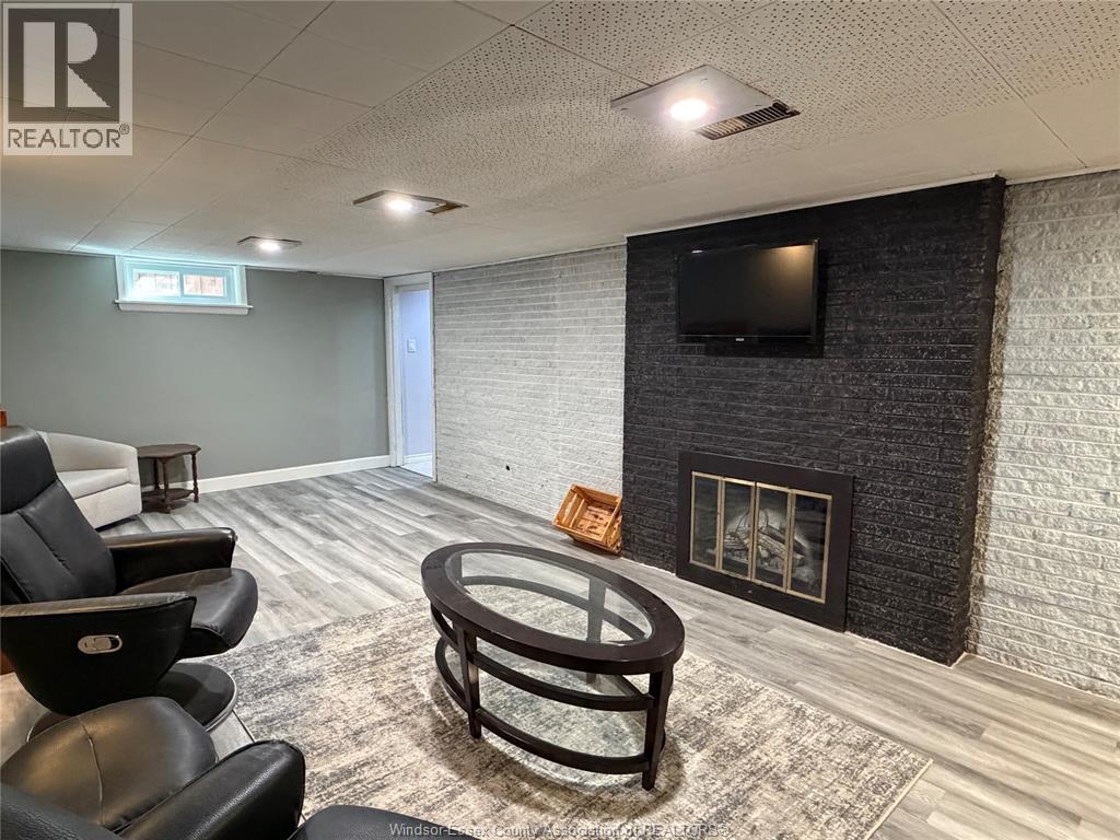 858 Laporte, Windsor, ON