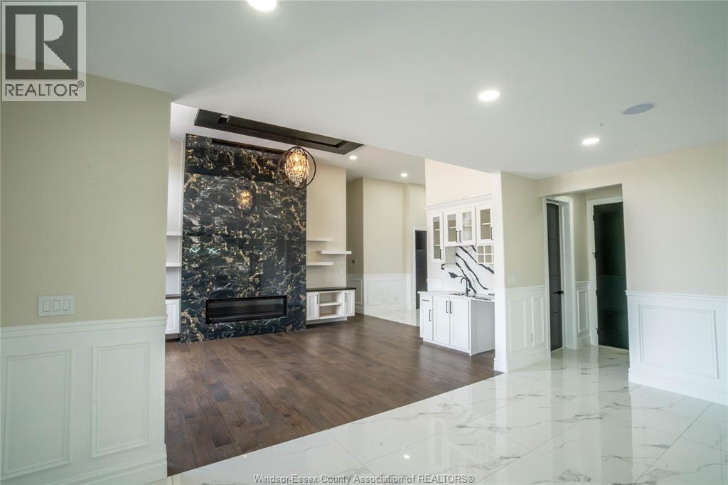 9 Cypress Pointe, Leamington, ON - Indoor With Fireplace