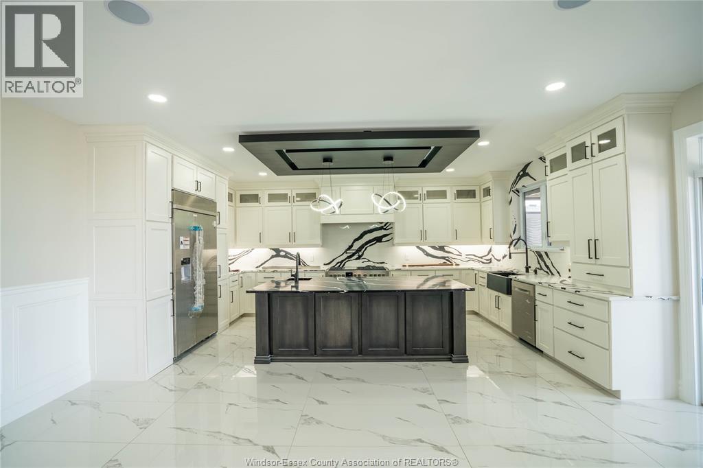 9 Cypress Pointe, Leamington, ON - Indoor Photo Showing Kitchen