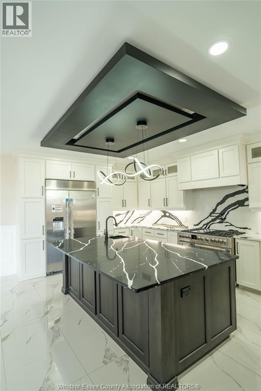 9 Cypress Pointe, Leamington, ON - Indoor Photo Showing Kitchen