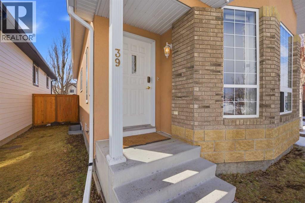 39 Saddlemont Close Ne, Calgary, AB