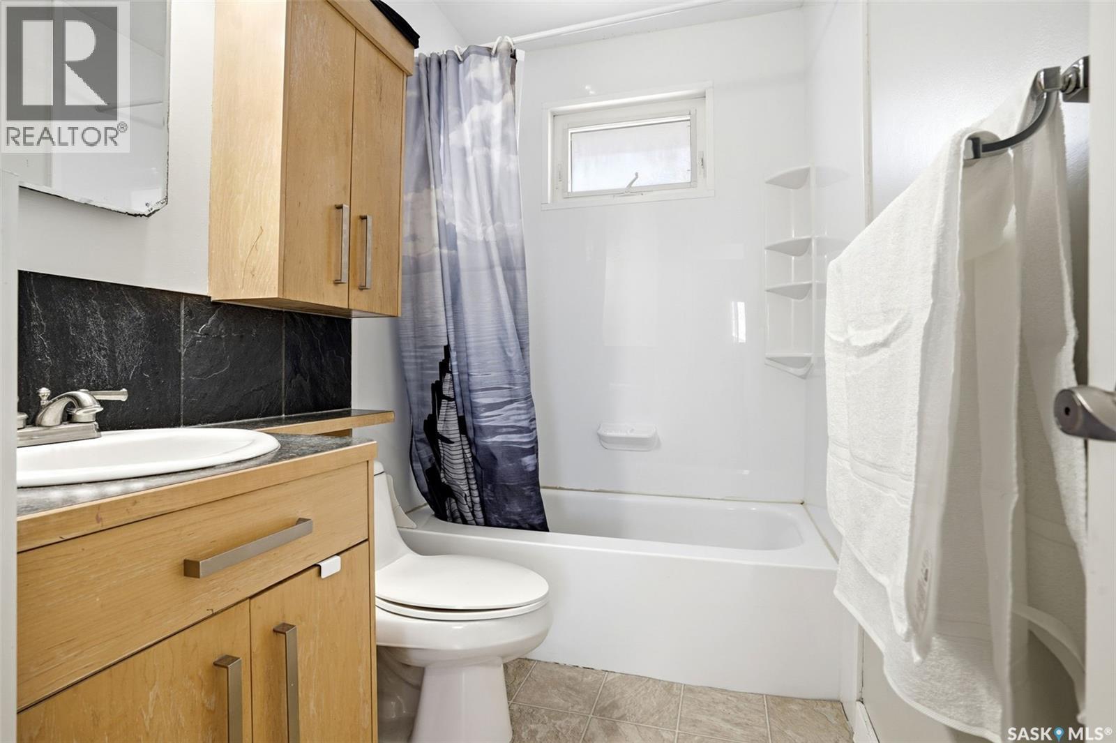 87 Carmichael Road, Regina, SK - Indoor Photo Showing Bathroom