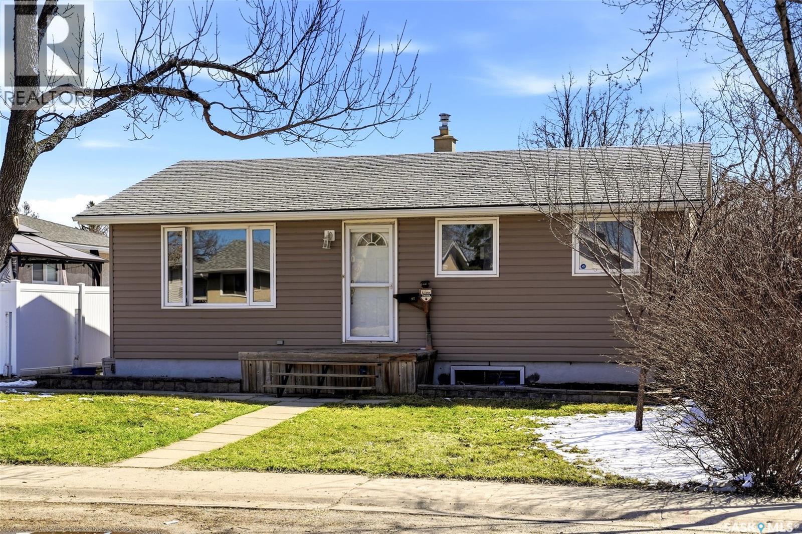 87 Carmichael Road, Regina, SK - Outdoor