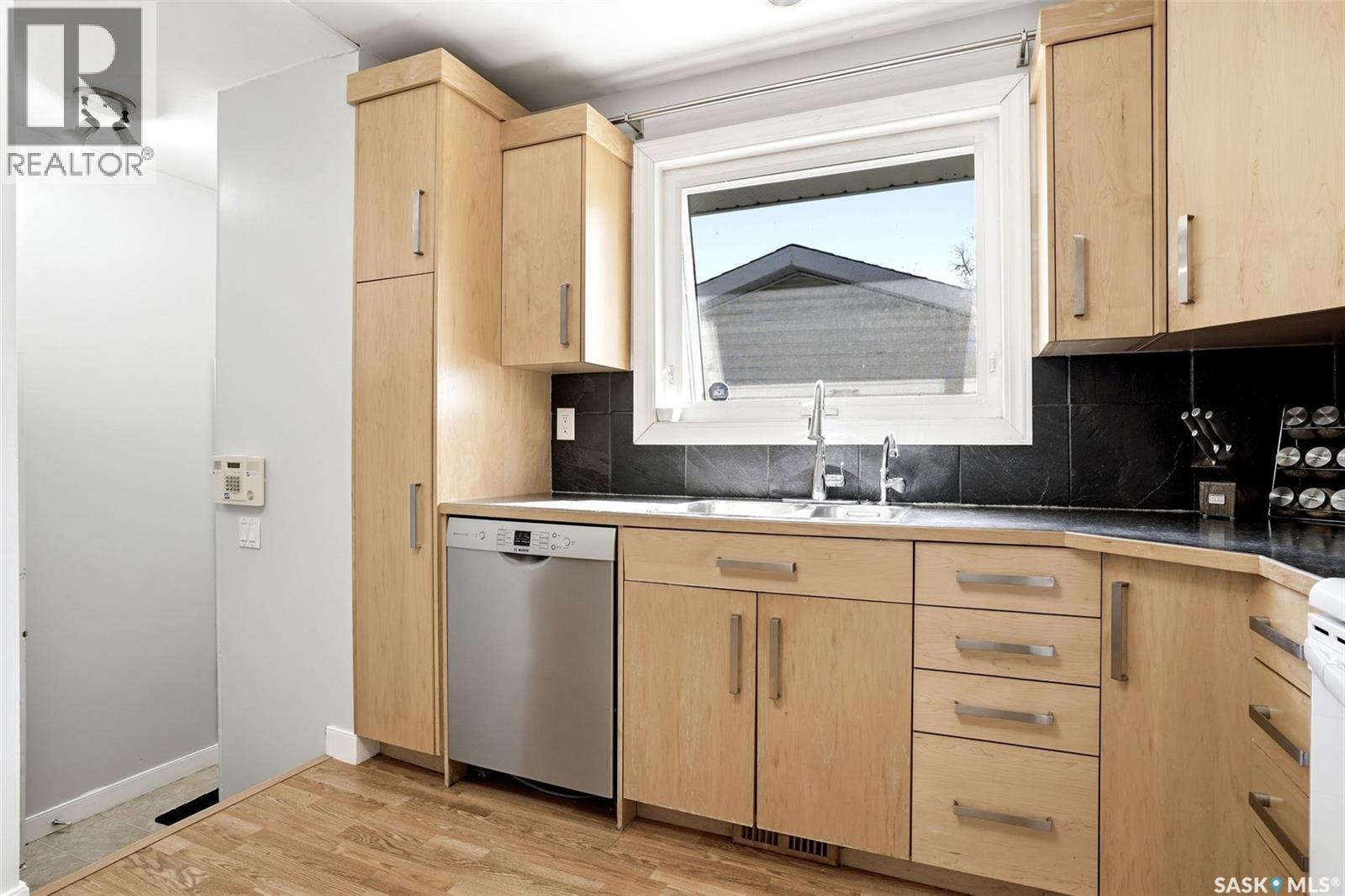 87 Carmichael Road, Regina, SK - Indoor Photo Showing Kitchen