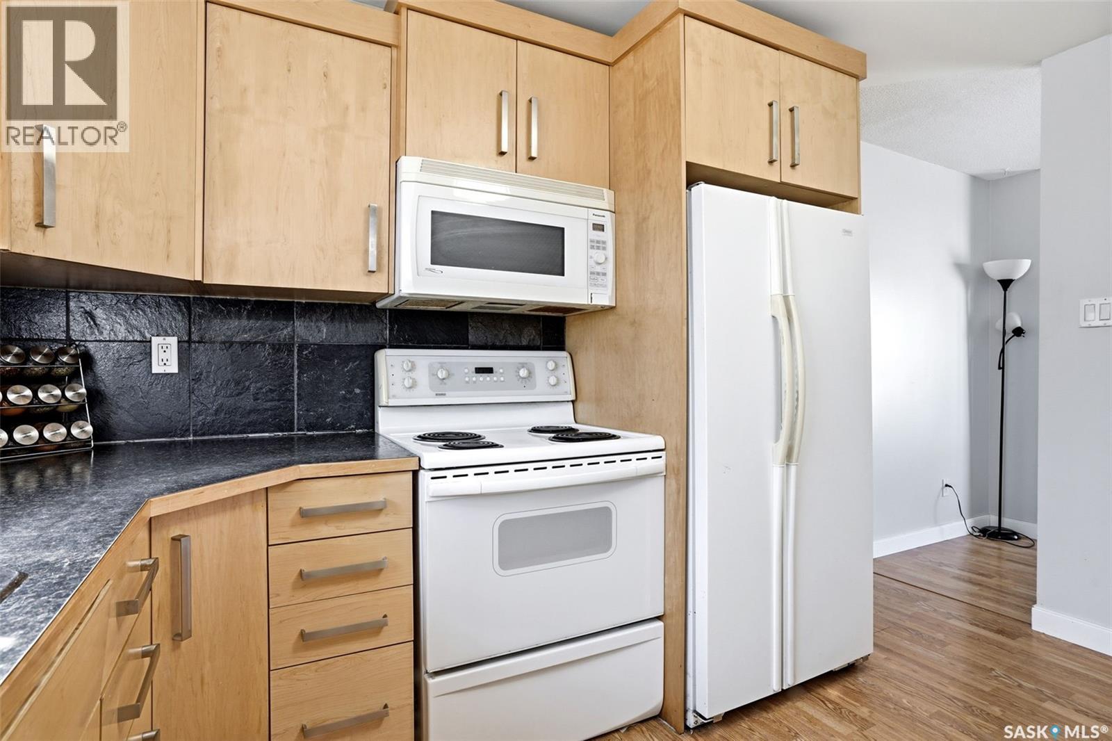 87 Carmichael Road, Regina, SK - Indoor Photo Showing Kitchen
