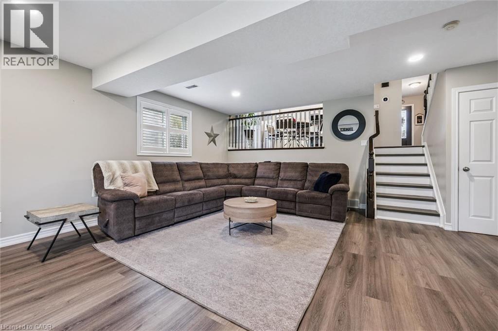 79 Fairlake Drive, Cambridge, ON - Indoor Photo Showing Living Room