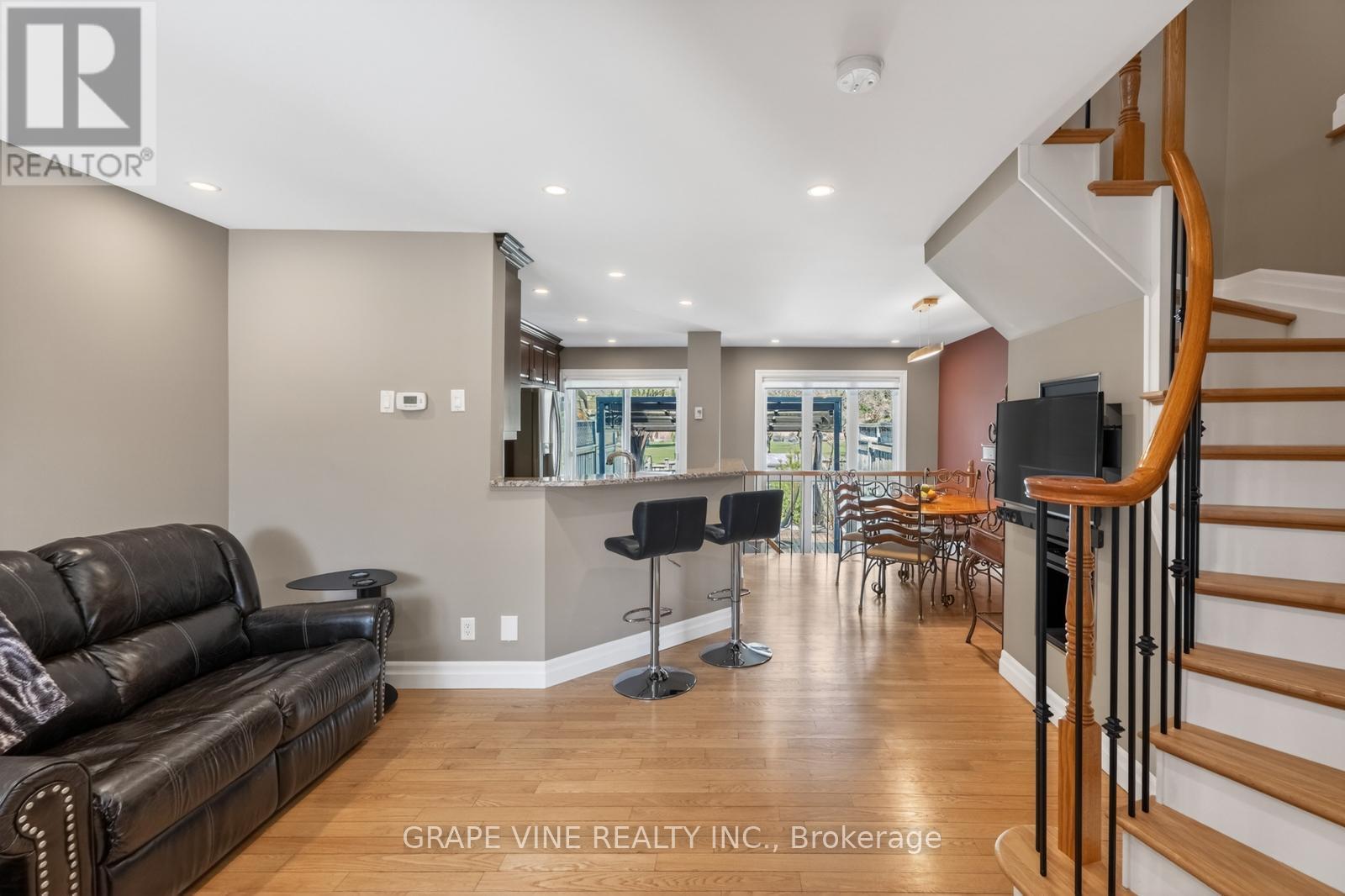 142 College Circle, Ottawa, ON - Indoor