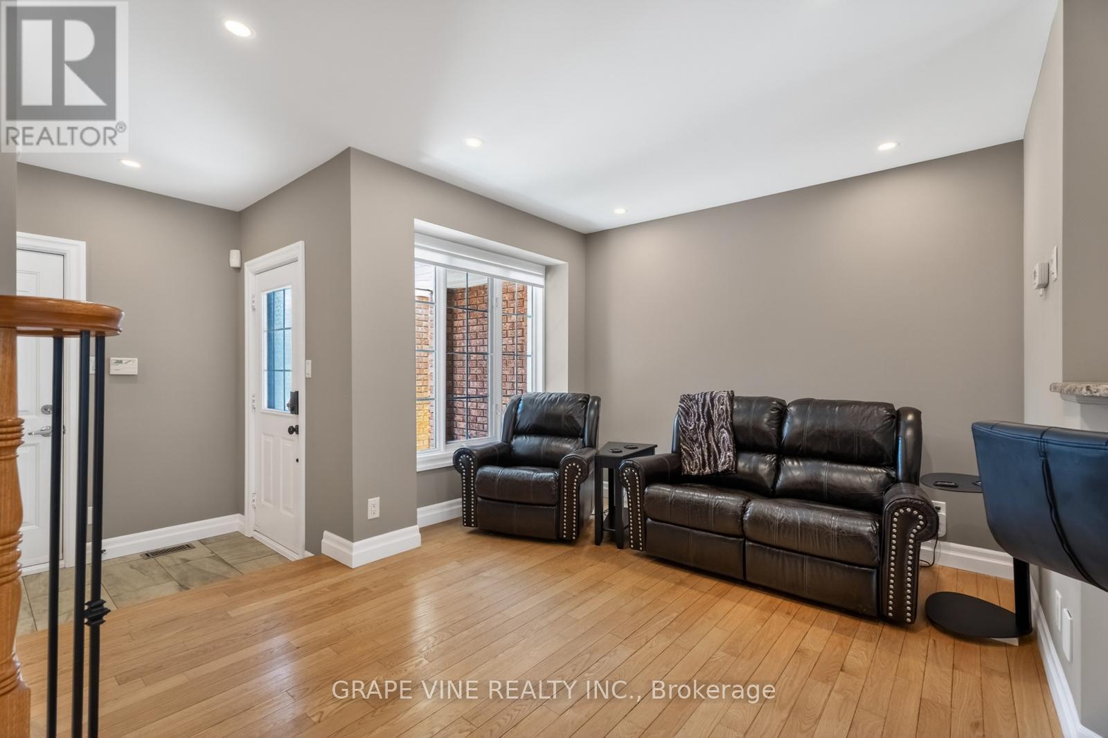 142 College Circle, Ottawa, ON - Indoor